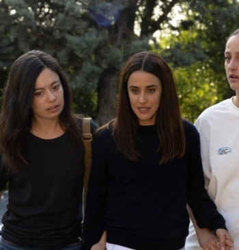Así es 'Se tiene que morir mucha gente', la nueva serie que muestra la realidad incómoda de una generación