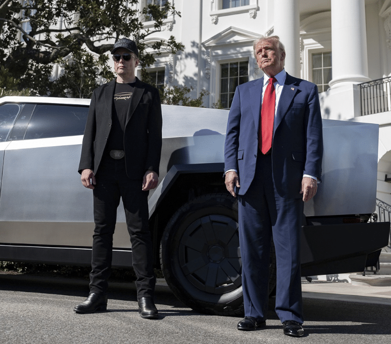Elon Musk sella su reconciliación con Trump y encabeza la corte de ejecutivos que acompañará al presidente a China