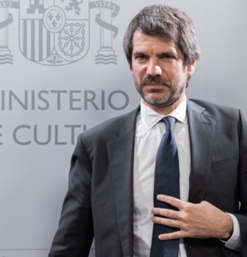 El ministro Urtasun elige sus batallas culturales, y el antisemitismo de Kanye [...]