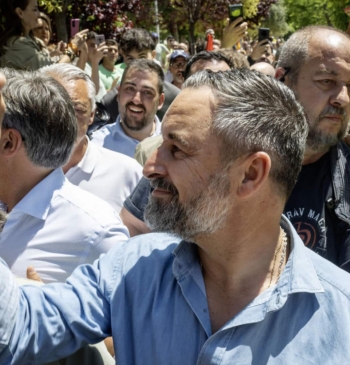 Vox extiende la prioridad nacional a todos los parlamentos y reta al [...]