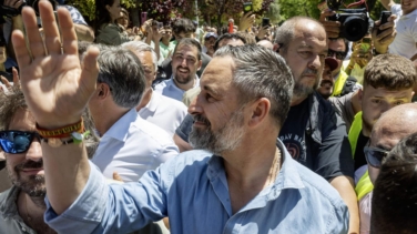 Vox extiende la prioridad nacional a todos los parlamentos y reta al PP a asumirlo en pleno 'silencio' por Andalucía
