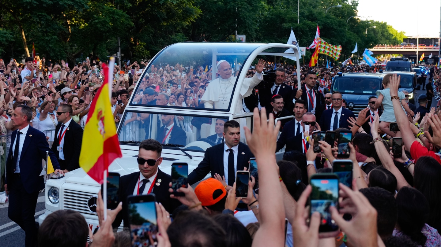León XIV se da cita con el 'boom' católico de la juventud en una vigilia masiva en Madrid