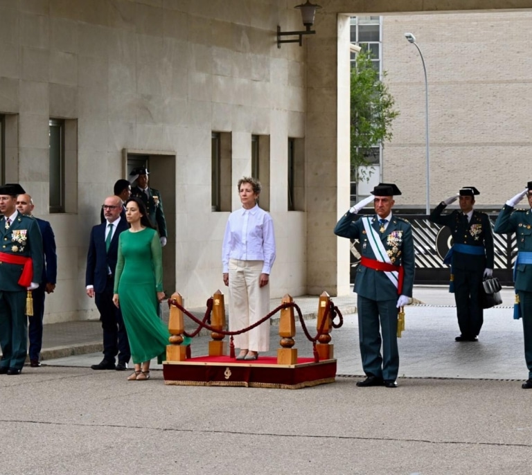 El DAO y los mandos de la Guardia Civil plantan a la directora general en el acto de guardias jóvenes de Valdemoro