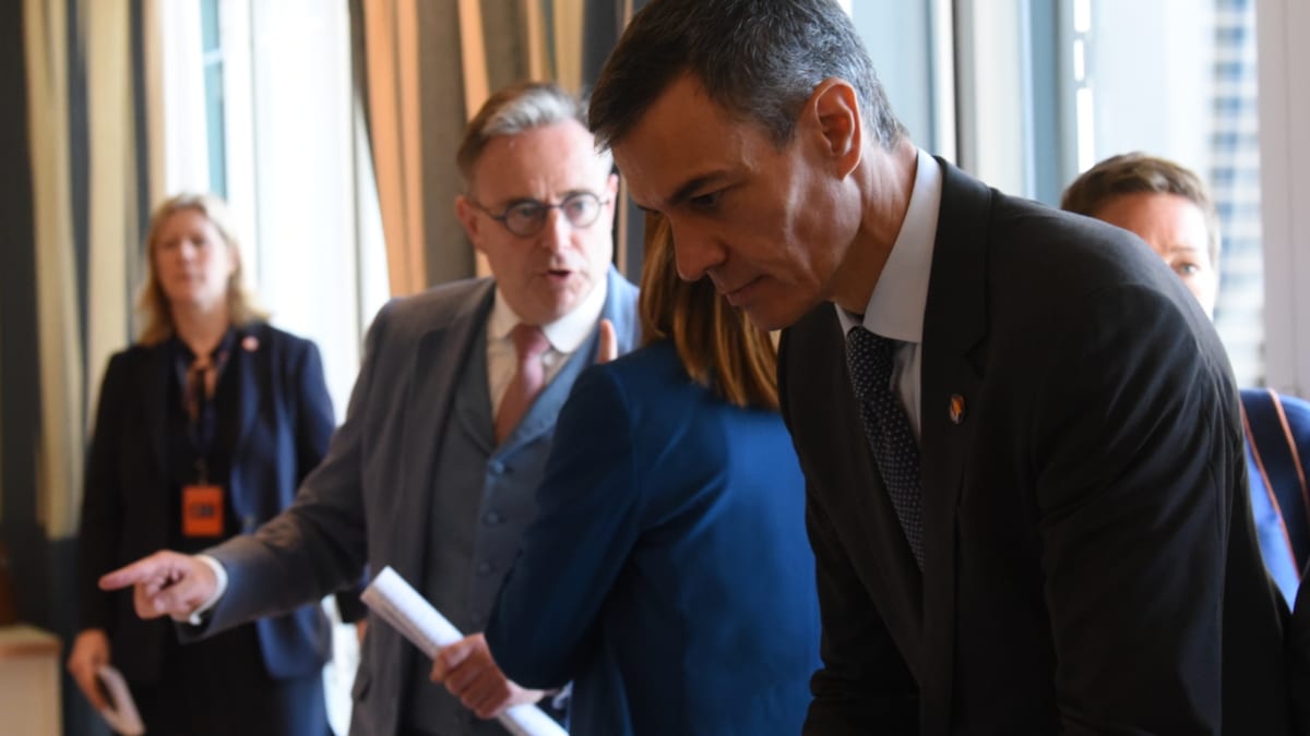 TIVAT (Montenegro), 05/06/2026.- Spanish Prime Minister Pedro Sanchez attends the plenary session at the EU-Western Balkans summit in Tivat, Montenegro, 05 June 2026. The high-level one-day summit brings together European Union (EU) leaders and their Western Balkan counterparts to discuss concrete integration measures and accelerate the region's path toward bloc membership. EFE/EPA/BORIS PEJOVIC