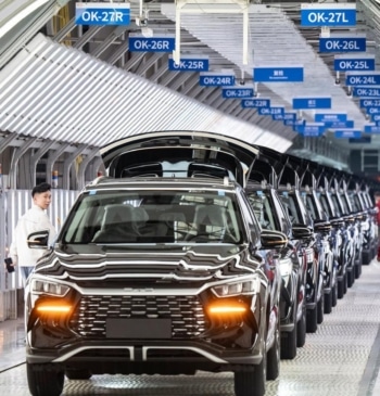 En España se venden más del doble de coches eléctricos e híbridos [...]