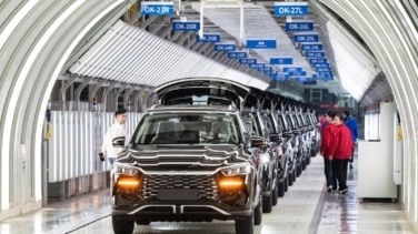 En España se venden más del doble de coches eléctricos e híbridos que la suma de diésel y gasolina