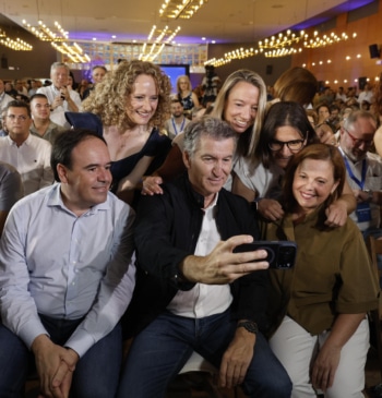 Feijóo denuncia que impedir la moción para pedir elecciones es "la degradación [...]
