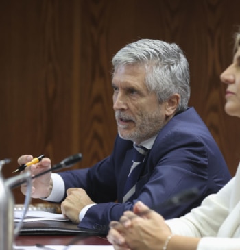 Marlaska se distancia de la directora de la Guardia Civil y dice [...]
