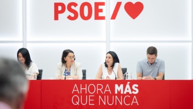 El PSOE empieza a engrasar la maquinaria electoral y habilita tres plazos para elegir candidatos en municipios y CCAA
