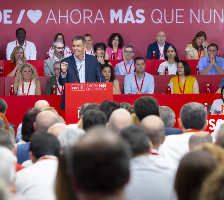 Sánchez replica a Page: "Los que hoy piden elecciones son los mismos que hicieron a Rajoy presidente"