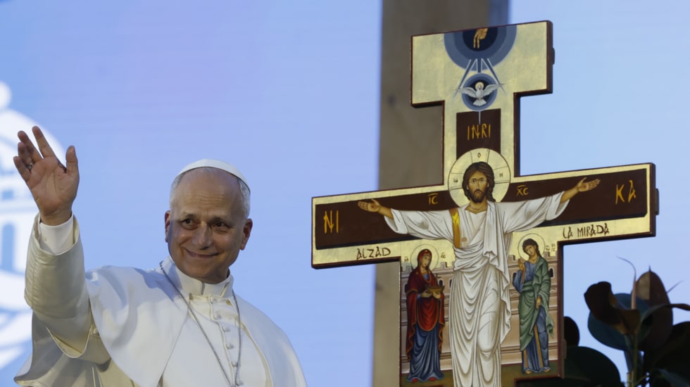 El papa León XIV preside una Vigilia de Oración con jóvenes en la madrileña Plaza de Lima, este sábado, primero de los seis días que componen su visita oficial a España.