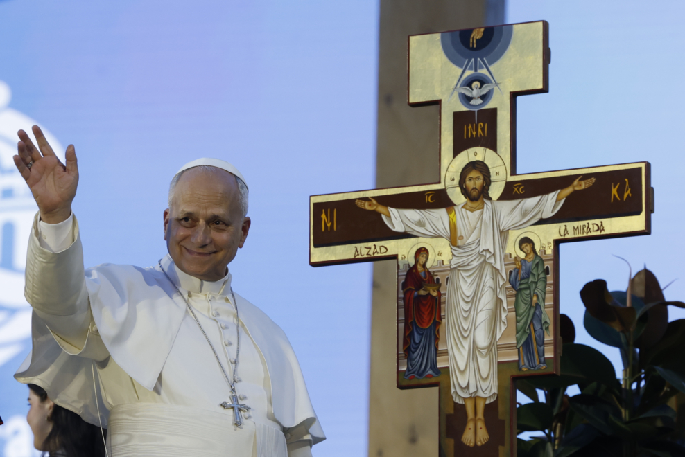El papa León XIV preside una Vigilia de Oración con jóvenes en la madrileña Plaza de Lima.