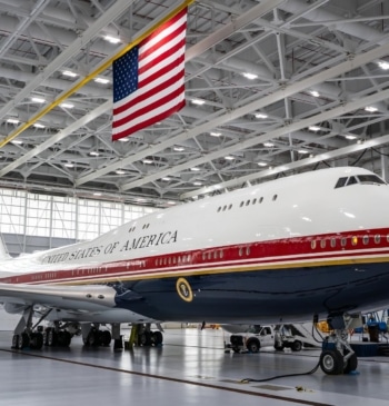 Trump presenta el nuevo 'Air Force One' que le regaló Qatar: "Es [...]