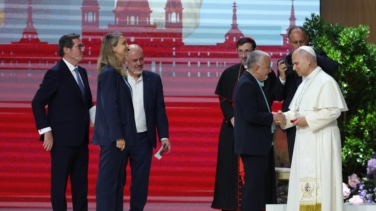 El papa consigue que sindicatos y patronal aparquen sus diferencias, con Yolanda Díaz como testigo