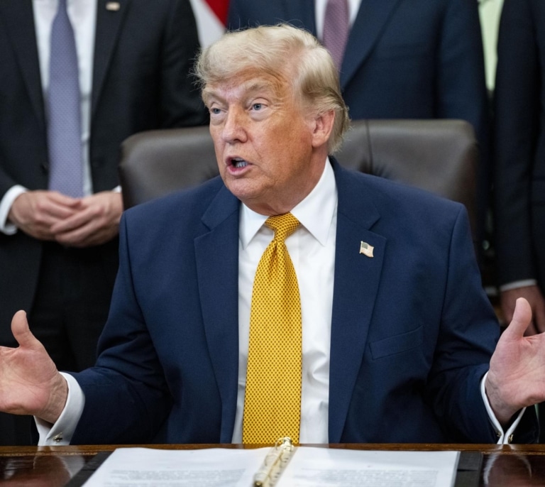 Trump asegura que EEUU tiene el “control total” del estrecho de Ormuz y amenaza con actuar si Irán incumple el acuerdo