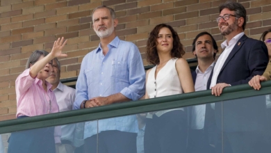 El rey en guayabera junto a Isabel Díaz Ayuso en la inauguración del Centro de Innovación de Agua y Energía del Canal de Isabel II