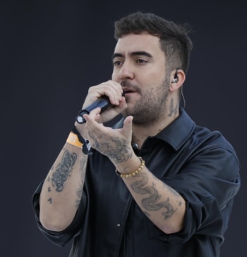 Detenido por presunta agresión sexual el cantante Beret, que cantó ante el [...]