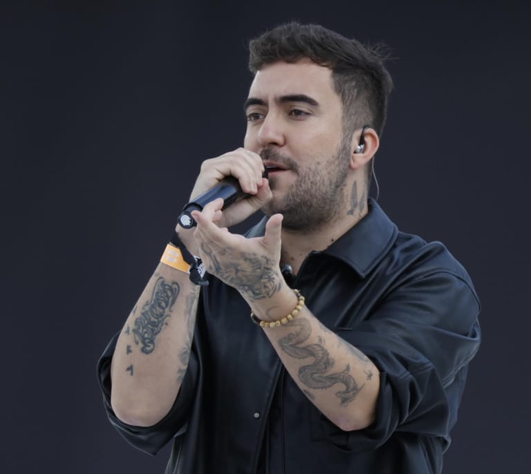 Detenido por presunta agresión sexual el cantante Beret, que cantó ante el Papa en Barcelona