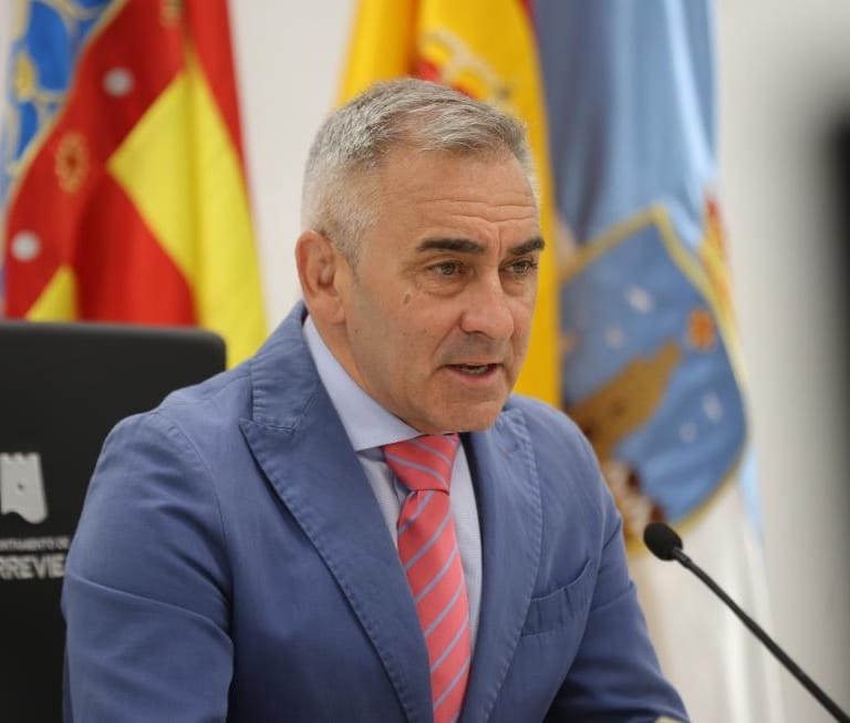El Consell exige al Gobierno el traspaso de la gestión del litoral y más inversiones para frenar la regresión costera
