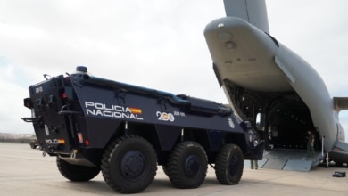 Así es el A400M que transporta los blindados de la Policía para garantizar la seguridad del Papa en Canarias