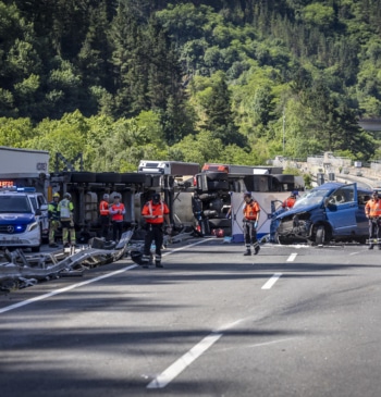 Cinco policías forales de Navarra mueren en un grave accidente en la [...]