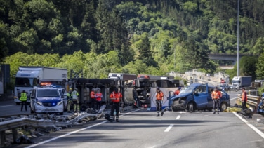 Cinco policías forales de Navarra mueren en un grave accidente en la AP-8 en Elgoibar