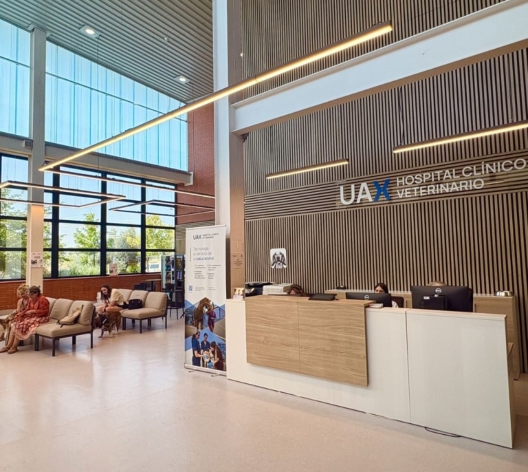 El Hospital Clínico Veterinario de UAX celebra 20 años de vanguardia veterinaria como referente europeo