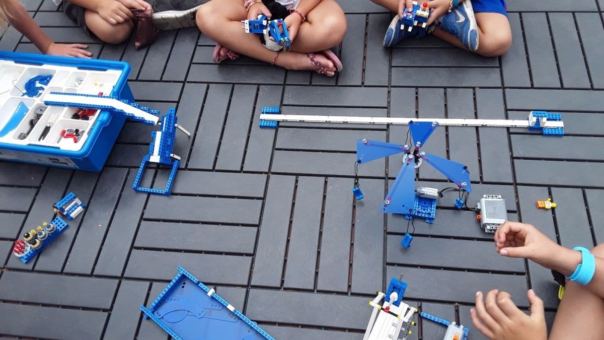 Los campamentos de verano tecnológicos impulsan una nueva manera de aprender creando tecnología en lugar de consumirla