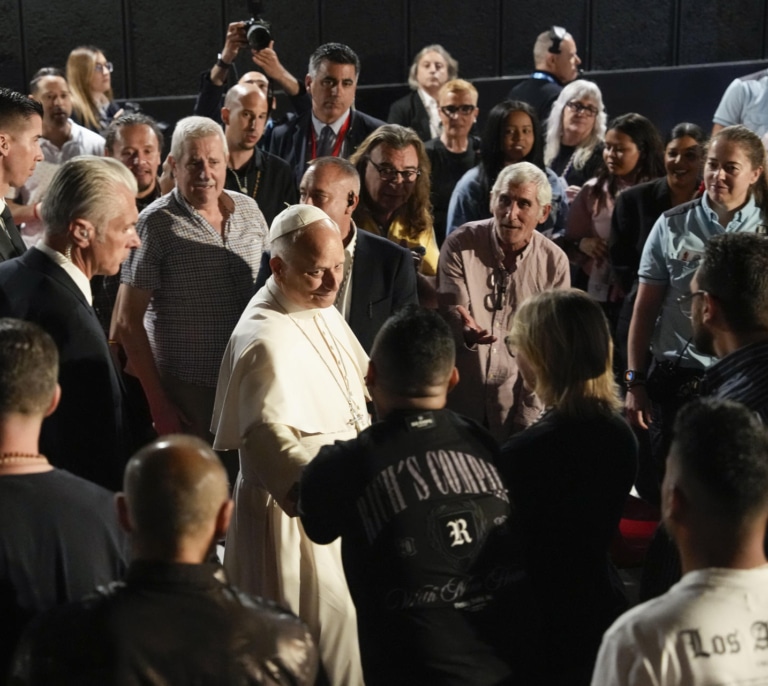 El Papa, en la cárcel de Brians: "Los errores de la vida no determinan la identidad de una persona"