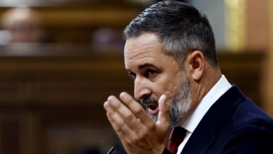 Abascal acusa a Sánchez de estar "maniobrando con sus socios para alterar las elecciones y mantenerse en el poder"