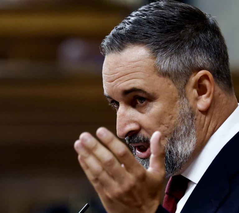 Abascal acusa a Sánchez de estar "maniobrando con sus socios para alterar las elecciones y mantenerse en el poder"