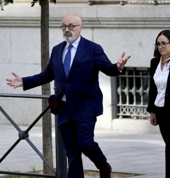 Teijelo confirma que el PSOE le contrató para "interpretar" investigaciones judiciales y [...]