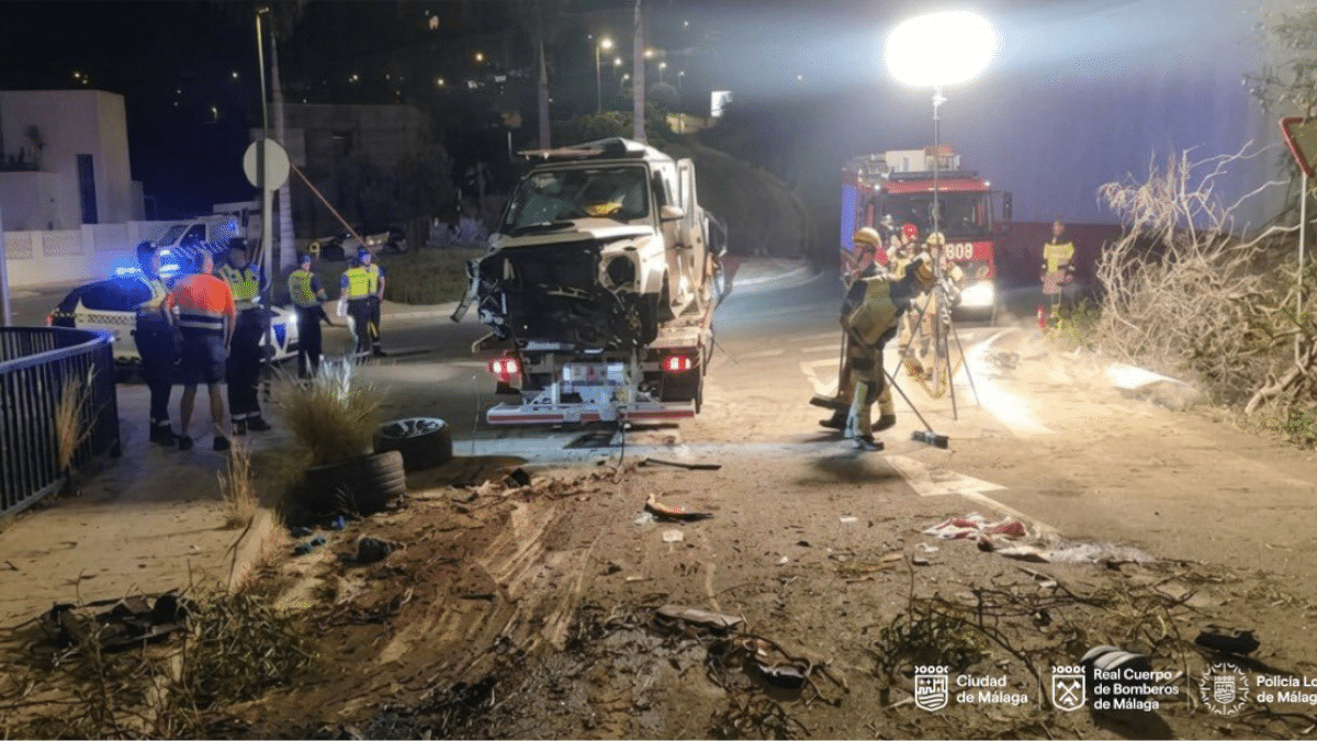 Lugar donde se precipitó el coche que se salió esta madrugada de la A-7 en Málaga.