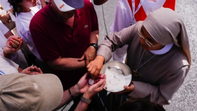 Los católicos de todo el mundo se unen a la misa del papa en Cibeles: “Yo participaba en las eucaristías que él hacía en Perú”