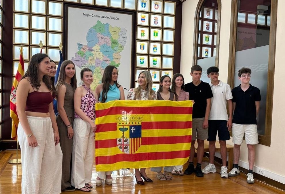 Aragón despide a sus expedicionarios de la Ruta Quetzal con la entrega de su bandera