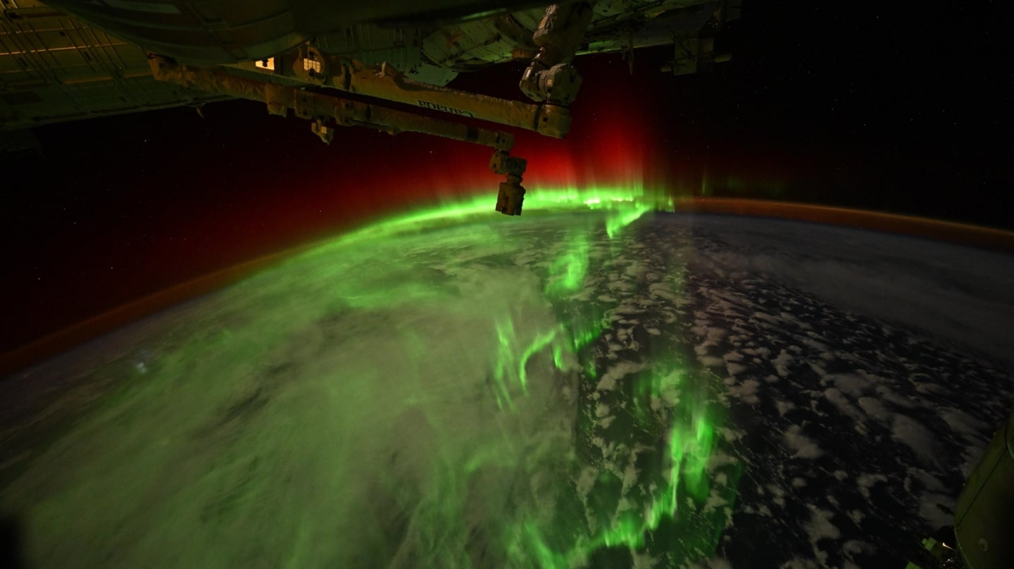 Así se ve una aurora austral desde una nave Dragon de SpaceX