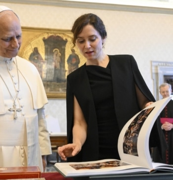 Ayuso guarda el hacha de guerra ante la visita del Papa: "España [...]
