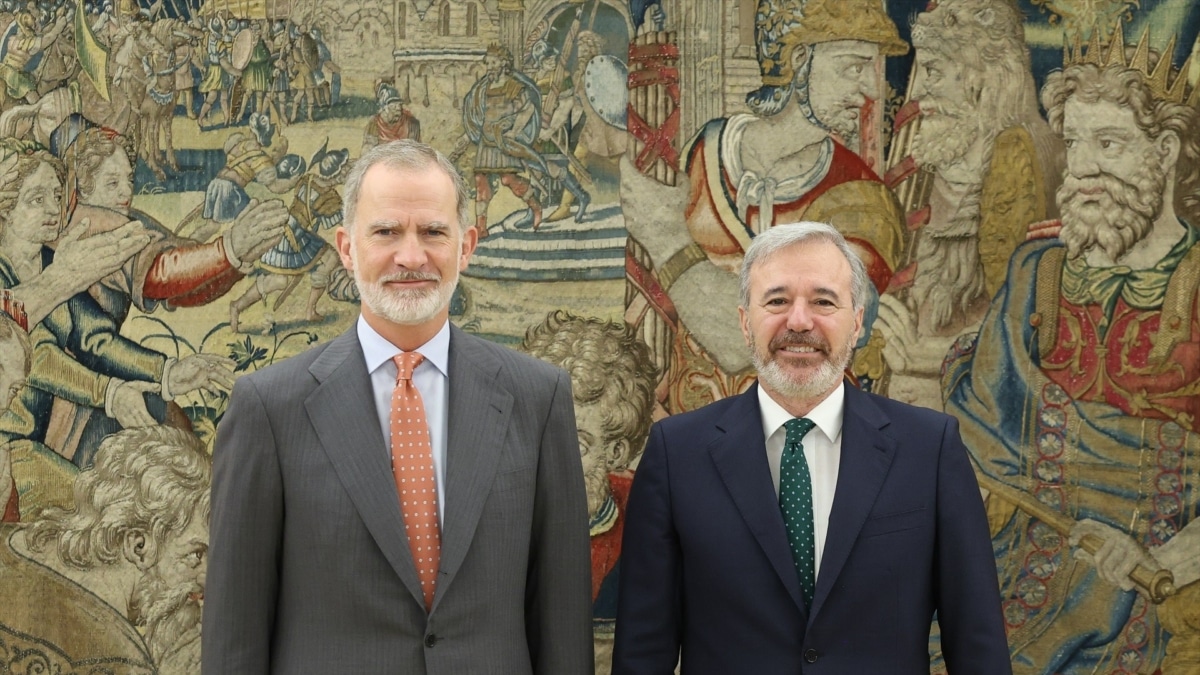 El Rey Felipe VI recibe en audiencia al presidente de Aragón, Jorge Azcón.