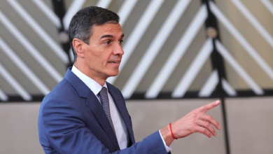 Sánchez revela que sigue en contacto con Zapatero, se reafirma en su apoyo y le traslada su "empatía" por la imputación de sus hijas