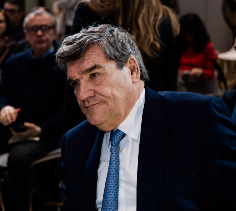 El Banco de España critica que Sánchez siga sin explicar cómo pagará el nuevo gasto público: con más impuestos o más deuda