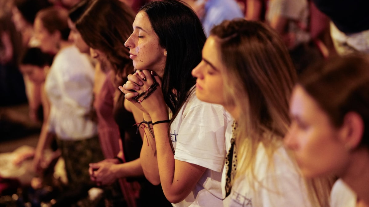 30 horas con los jóvenes para ver al Papa: sofocos y unas siesta en plena Cibeles que no impidió ni el ruido de los helicópteros