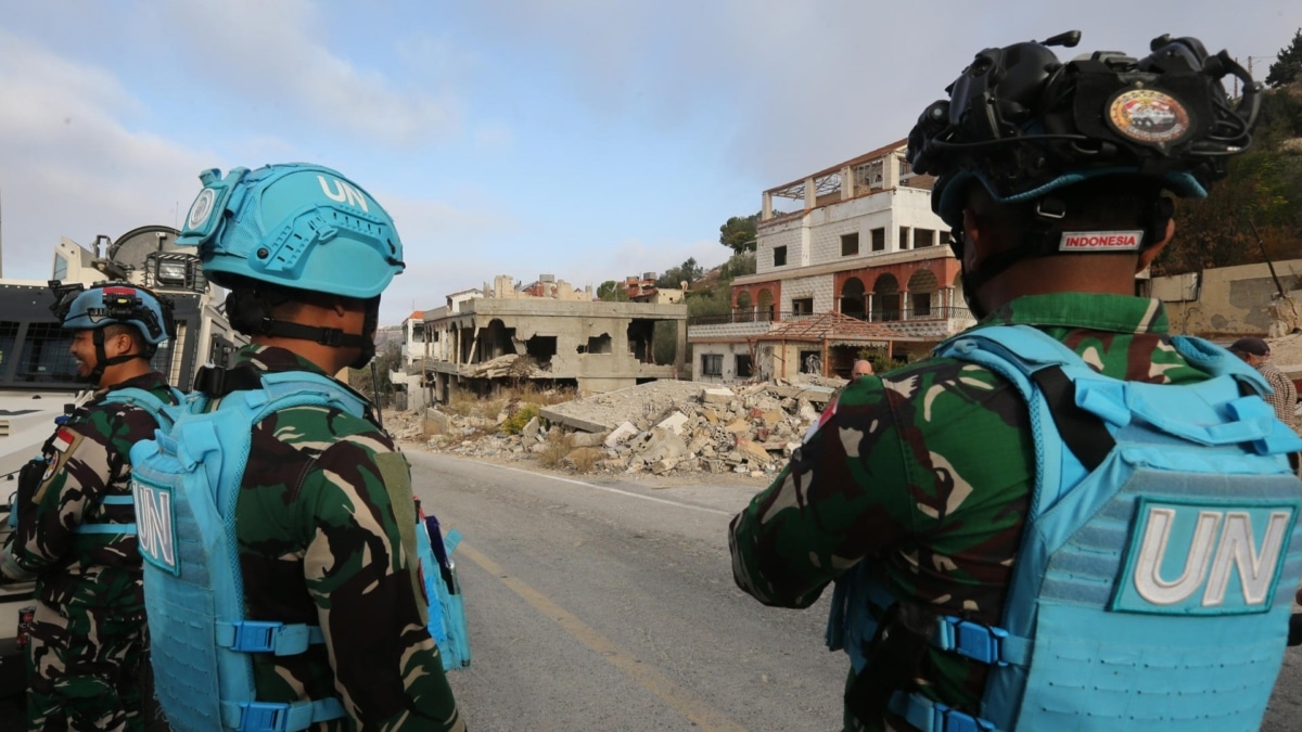 Muere un casco azul y dos resultan heridos por caída de morteros en su posición en Líbano