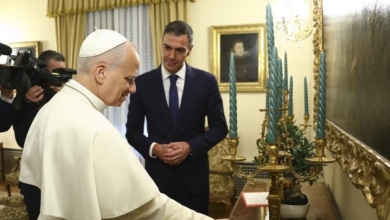 Sánchez está exprimiendo al papa