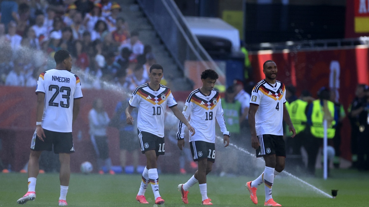La selección alemana antes de salir al campo ante Costa de Marfil