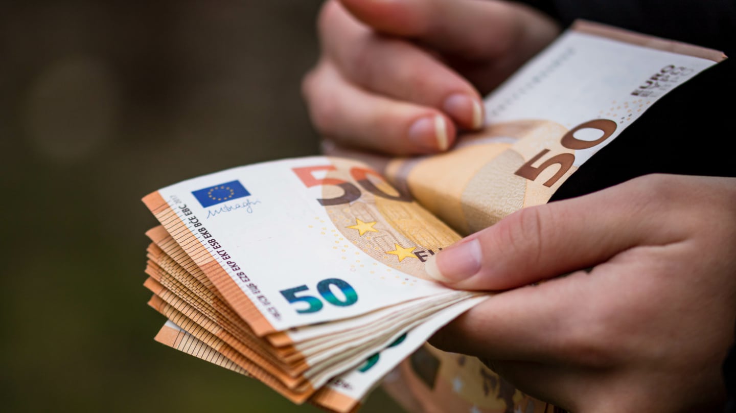 Ni tarjetas ni bizum: la cantidad de dinero en efectivo que el Banco de España aconseja tener en el hogar