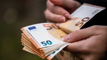 Ni tarjetas ni bizum: la cantidad de dinero en efectivo que el Banco de España aconseja tener en el hogar