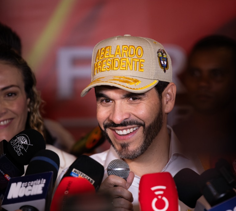 Las posturas extremas de Petro y De la Espriella ponen en riesgo la transición en Colombia