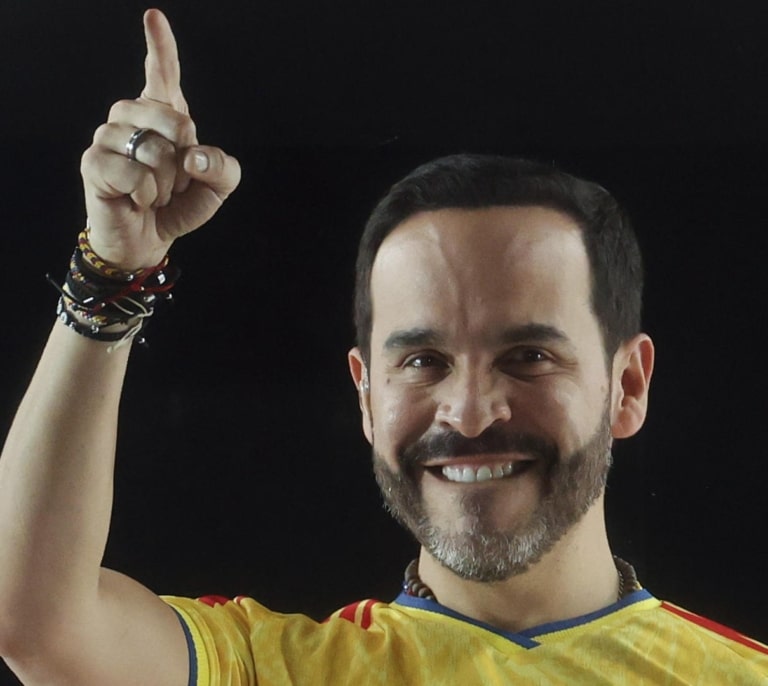 El ultraderechista De la Espriella gana las elecciones presidenciales en Colombia
