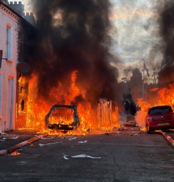Cinco claves sobre los disturbios raciales en Irlanda del Norte: la violencia [...]