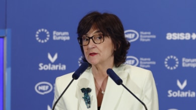 Sorpresa en los bancos por el 'broche final' de Cani Fernández en la CNMC con la guerra de las hipotecas
